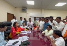 खा. गवळी यांची महावितरण कार्यालयावर धडक