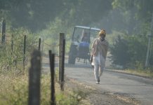 शेत/पाणंद रस्त्यांमुळे शेतकऱ्यांना त्यांच्या शेतापर्यंत थेट व बारमाही दळणवळणाची सुविधा उपलब्ध होणार