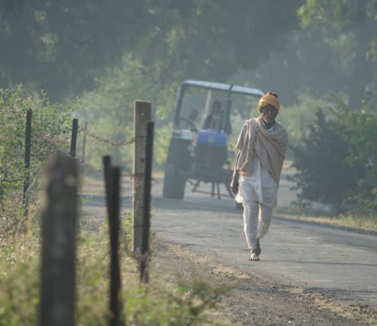 शेत/पाणंद रस्त्यांमुळे शेतकऱ्यांना त्यांच्या शेतापर्यंत थेट व बारमाही दळणवळणाची सुविधा उपलब्ध होणार