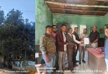 वन अधिकारी यांना निवेदन देतांना पर्यावरण प्रेमी