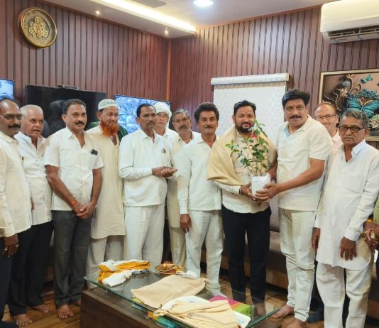 युवक नेतृत्वाला नवी दिशा; नितेश वानखडे यांचा बाजार समितीत सत्कार